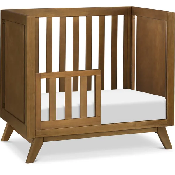 daVinci Otto 3-in-1 Convertible Mini Crib with 4